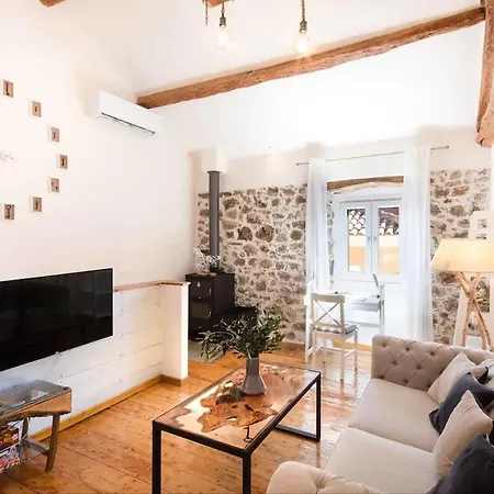 Alia House Holiday home Doukades